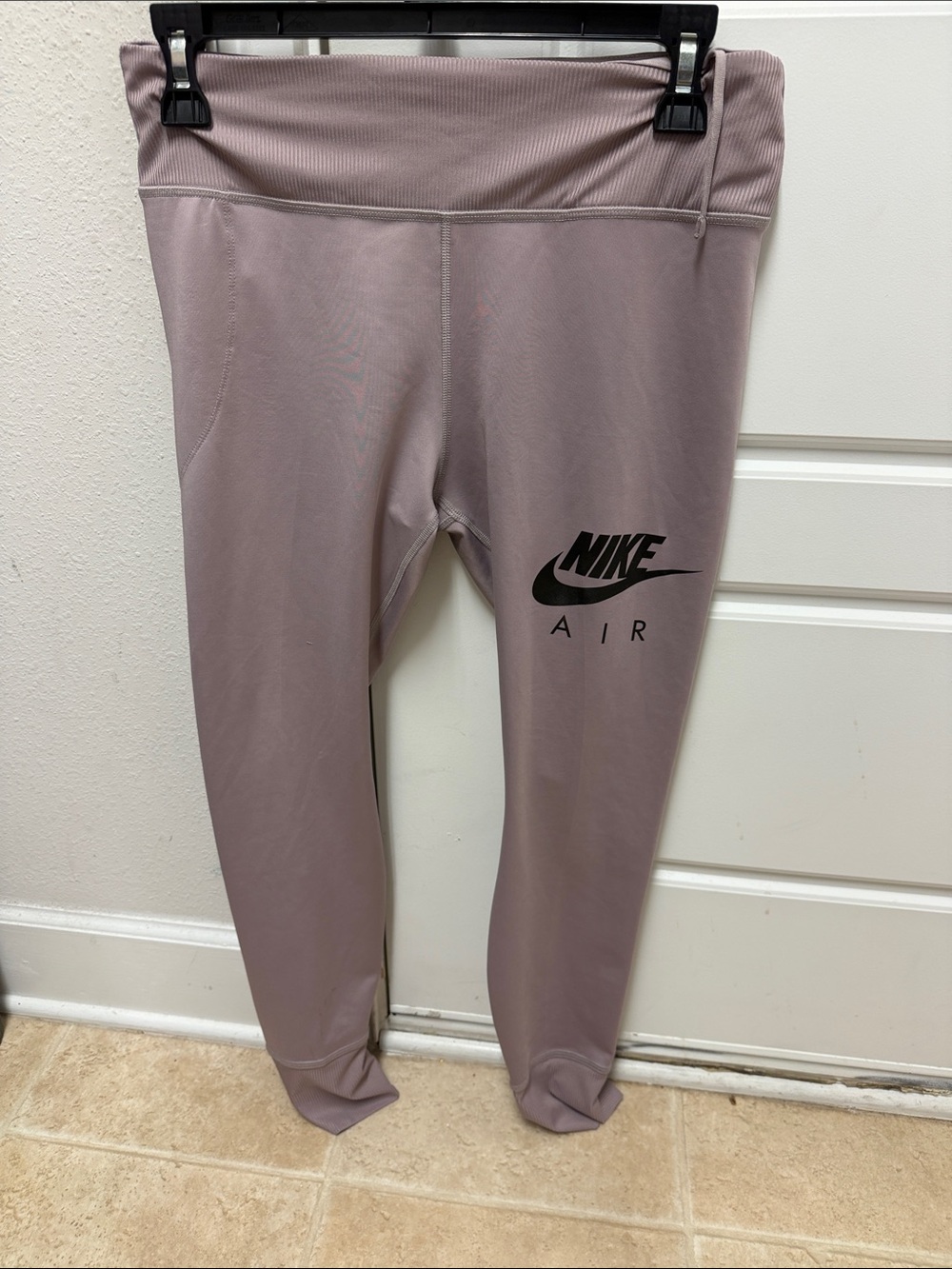 Nike Kids Air Leggings in Mauve with Black Logo